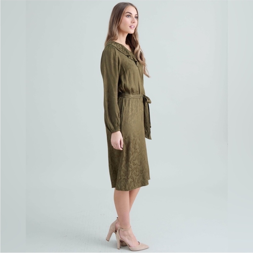 Downeast XS Olive Green Paisley Ruffle Neck Tie Waist Midi Dress